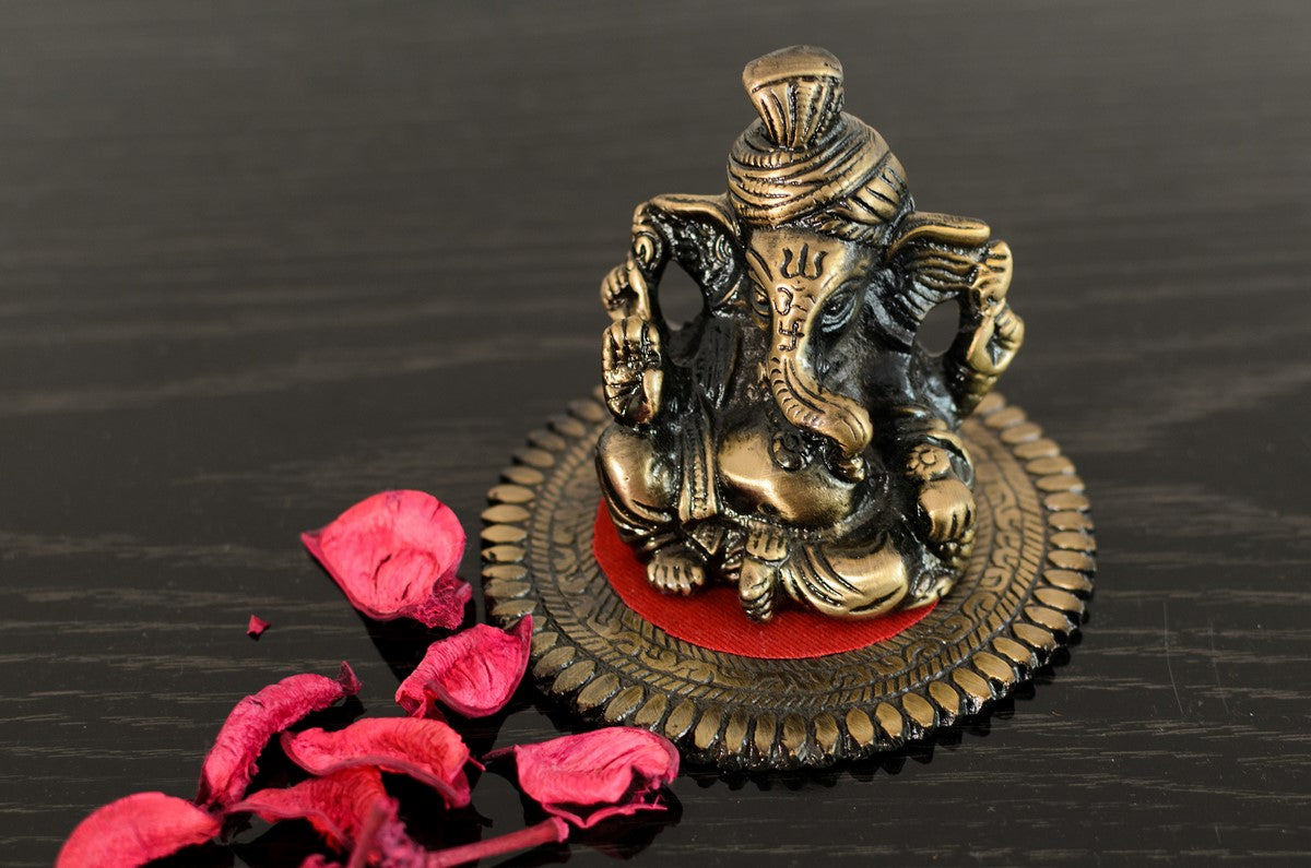 HomeSutra Metal Phagdi Lord Ganesha on Round Base